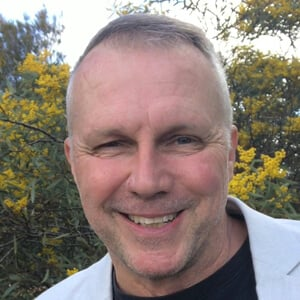 “Relaxing guided meditation session by Jason Stephenson”